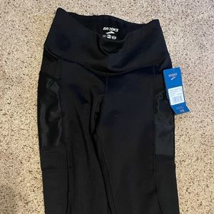 BROOKS WOMENS BLACK LEGGINGS.